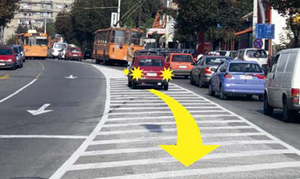 Slika uz pitanje: U situaciji prikazanoj na slici kretanje vozila unazad