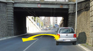 Slika uz pitanje: U podvožnjaku, u situaciji prikazanoj na slici