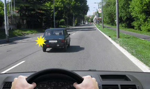 Slika uz pitanje: U situaciji prikazanoj na slici, preticanje sa desne strane