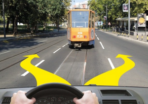 Slika uz pitanje: U situaciji prikazanoj na slici preticanje tramvaja je dozvoljeno