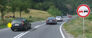 Slika uz pitanje: U situaciji prikazanoj na slici preticanje