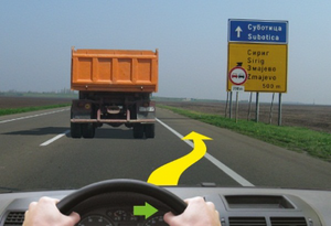 Slika uz pitanje: U situaciji prikazanoj na slici, na motoputu