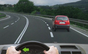 Slika uz pitanje: U situaciji prikazanoj na slici preticanje