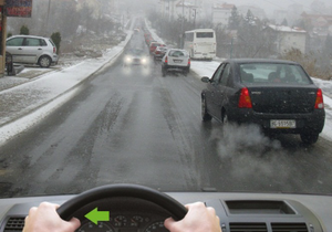Slika uz pitanje: U situaciji prikazanoj na slici preticanje