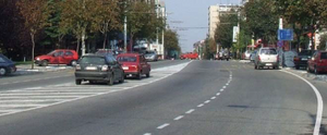 Slika uz pitanje: U situaciji prikazanoj na slici parkiranje na polju za usmeravanje saobraćaja