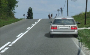 Slika uz pitanje: U situaciji prikazanoj na slici, u blizini vrha prevoja