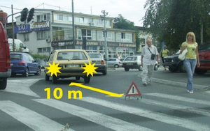 Slika uz pitanje: U situaciji prikazanoj na slici sigurnosni trougao