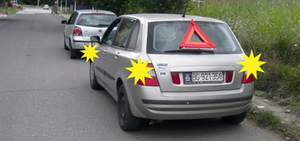 Slika uz pitanje: U situaciji prikazanoj na slici neispravno motorno vozilo koje se vuče