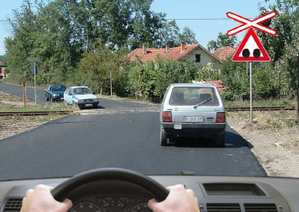 Slika uz pitanje: U situaciji prikazanoj na slici dužni ste da