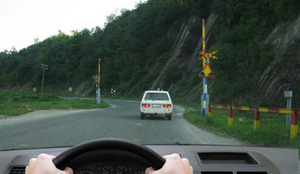 Slika uz pitanje: U situaciji prikazanoj na slici dužni ste da