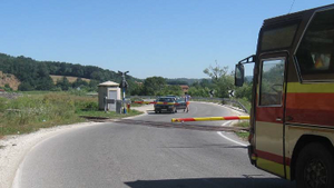 Slika uz pitanje: U situaciji prikazanoj na slici vozač autobusa
