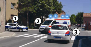 Slika uz pitanje: U situaciji prikazanoj na slici vozilo sa prvenstvom prolaza je vozilo označeno brojem