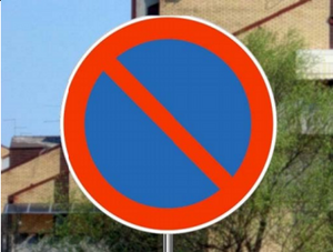 Slika uz pitanje: Saobraćajni znak prikazan na slici označava