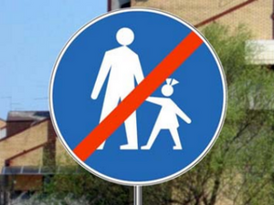 Slika uz pitanje: Saobraćajni znak prikazan na slici označava