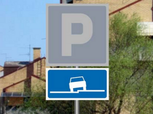 Slika uz pitanje: Dopunska tabla prikazana na slici, postavljena uz saobraćajni znak „Parkiralište”, označava