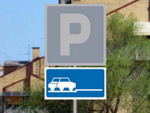 Slika uz pitanje: Dopunska tabla prikazana na slici, postavljena uz saobraćajni znak „Parkiralište”, označava