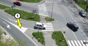 Slika uz pitanje: Oznaka prikazana na slici, sa br. 1 („Polja za usmeravanje saobraćaja“) označava