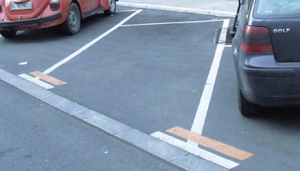 Slika uz pitanje: Oznaka prikazana na slici označava