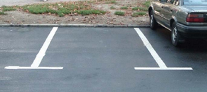 Slika uz pitanje: Oznaka prikazana na slici („Parking mesto“) označava