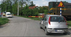 Slika uz pitanje: U situaciji prikazanoj na slici, uređaji kojima se zabranjuje i sprečava prelazak vozila su