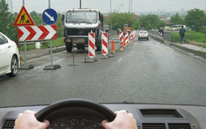 Slika uz pitanje: U situaciji prikazanoj na slici postavljena oprema označava