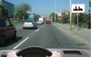 Slika uz pitanje: Od saobraćajnog znaka prikazanog na slici počinje