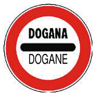 Figura e pyetjes: Sinjali në figurë tregon një zonë doganore ku jemi të detyruar të ndalojmë.