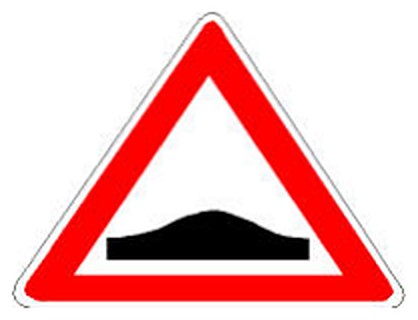 Figura e pyetjes: Sinjali në figurë është një sinjal vertikal që paralajmëron rrezik.