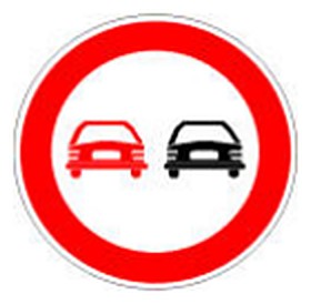 Figura e pyetjes: Sinjali në figurë është një sinjal vertikal ndalimi.