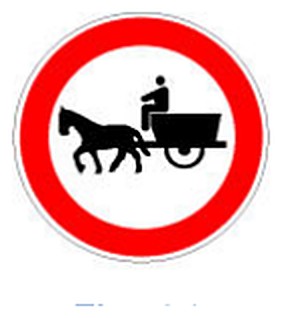 Figura e pyetjes: Sinjali në figurë ndalon qarkullimin e të gjithë llojeve të mjeteve pa motor.
