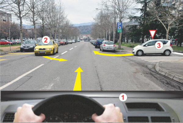 Slika uz pitanje: U situaciji prikazanoj na slici redoslijed prolaska vozila kroz raskrsnicu je:
