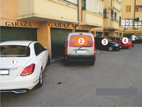 Slika uz pitanje: Na poziciji prikazanoj na slici vozila 1, 2, 3 i 4: