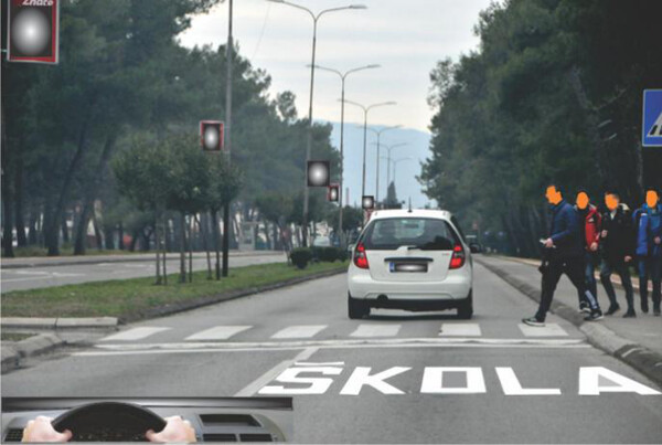 Slika uz pitanje: U situaciji prikazanoj na slici: