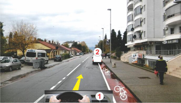 Slika uz pitanje: U situaciji prikazanoj na slici prolazeći pored vozila 2 vršiš radnju: