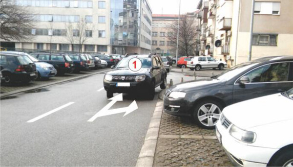 Slika uz pitanje: Vozilo 1 u situaciji prikazanoj na slici je: