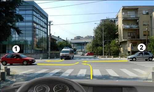 Слика за прашањето: Според правилата за првенство на минување на крстосницата прикажана на сликата, јас: