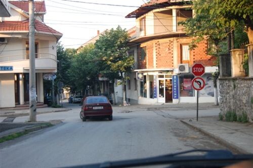 Слика за прашањето: Патничкото возило прикажано на сликата: